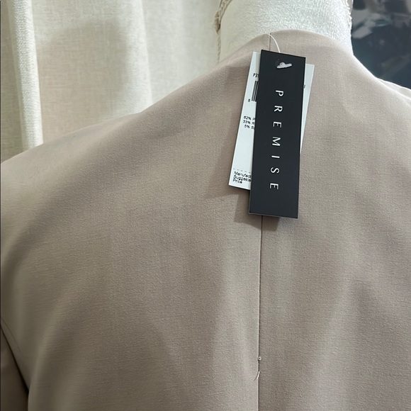 Elegant Cream Women's Blazer - Picture 6 of 7